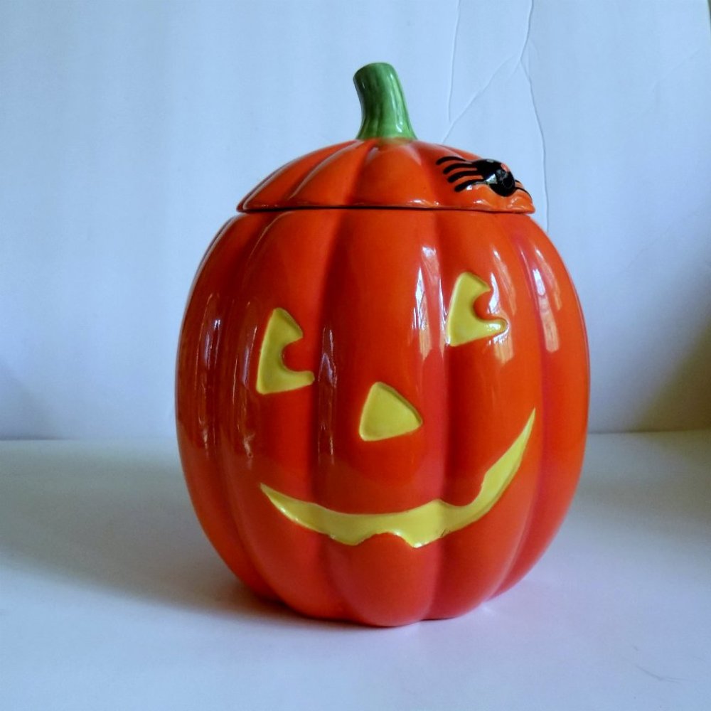 Hallmark Halloween Pumpkin Jack-O-Lantern Ceramic Cookie Treat Jar